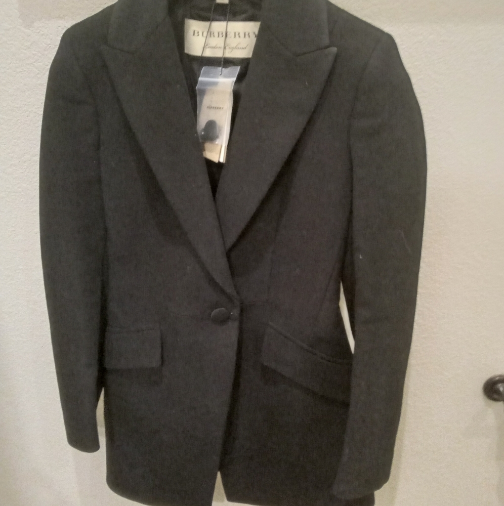 Brand new Burberry coat, s06, never worn!!